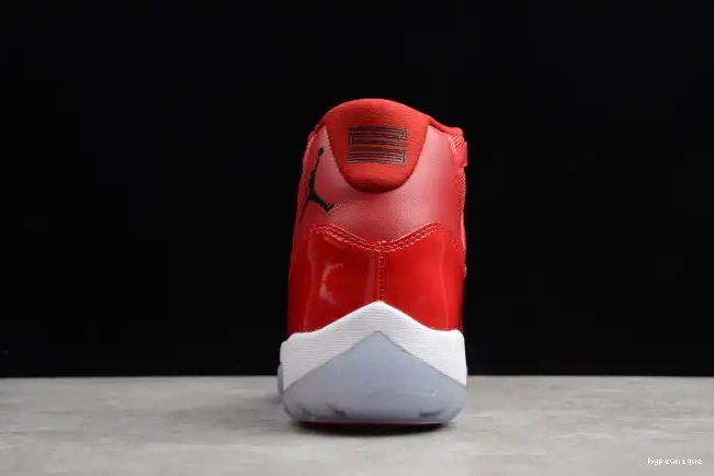 HYPE RetroGym 11 Air 378037-623 Red Jordan 0517